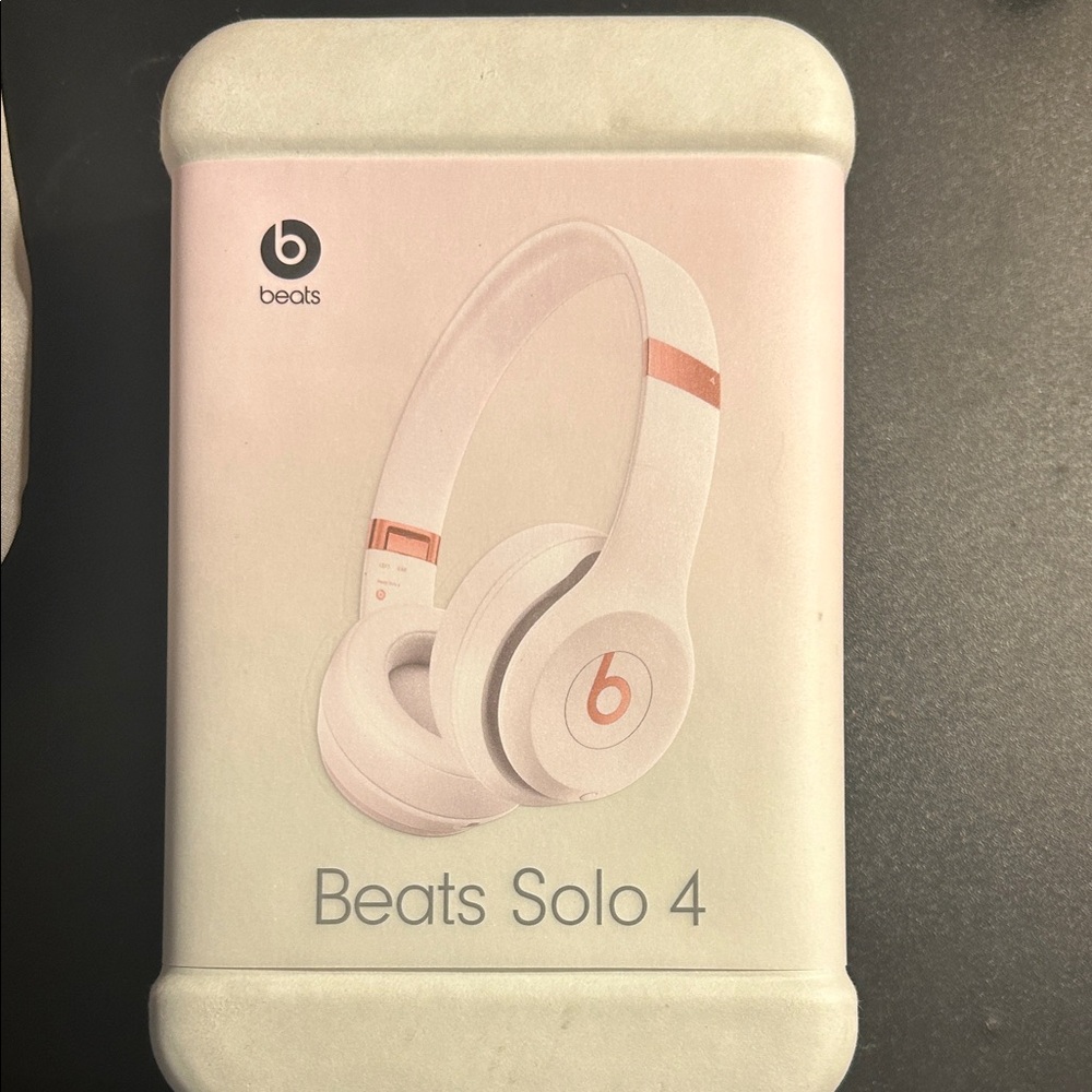 Beats Solo 4 Wireless Headphones - White and Gold. BRAND NEW!